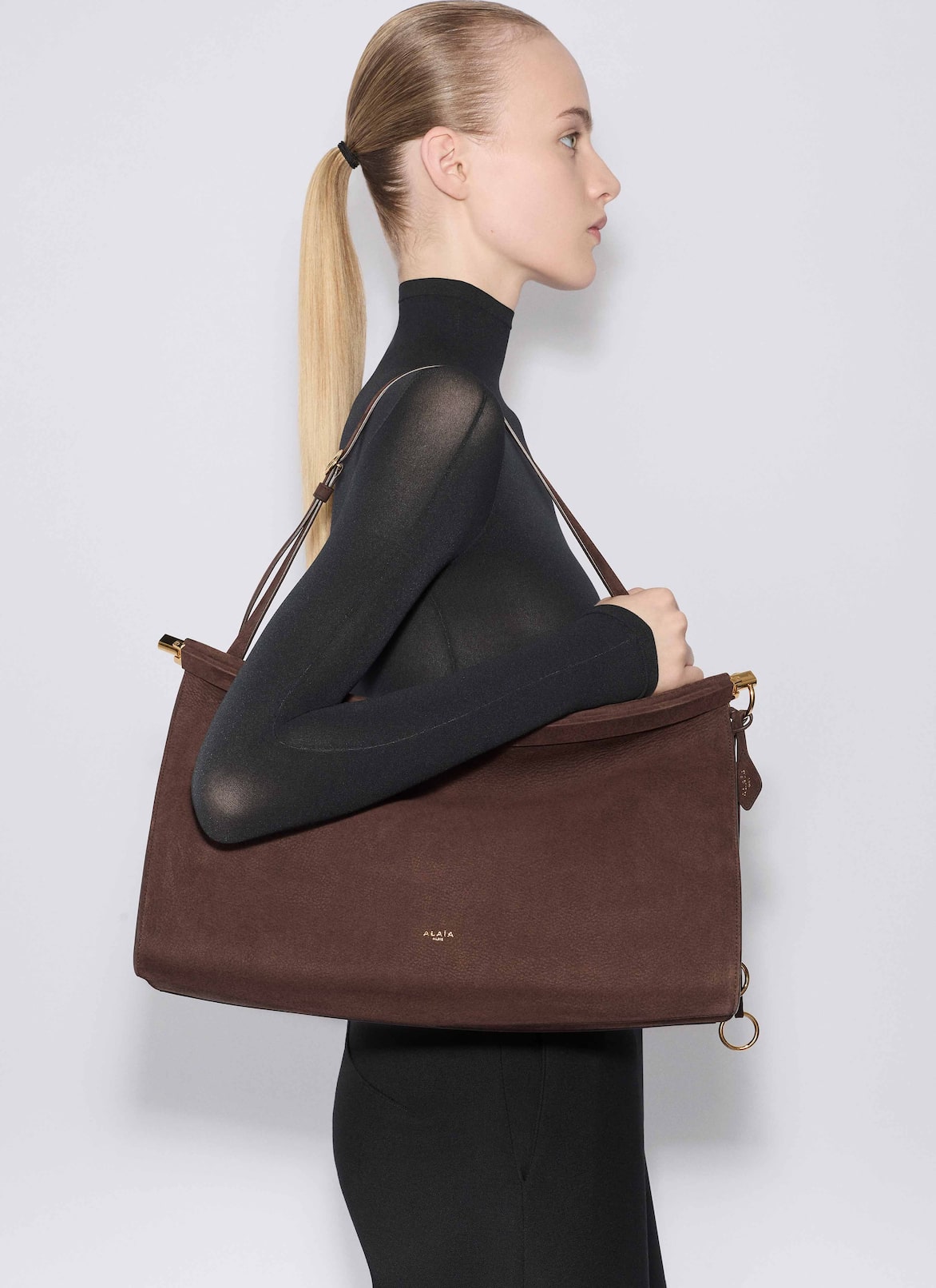 LE CLICK EAST WEST LARGE BAG IN NUBUCK ALAÏA DARK BROWN LE CLICK EAST WEST LARGE BAG IN NUBUCK